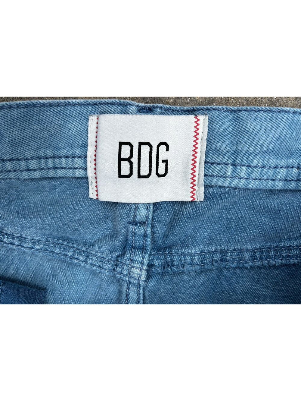BDG Jeans Mens 32 x 34 Vintage Bow Fit Cotton Light Wash Small Orange Stain - Picture 11 of 15